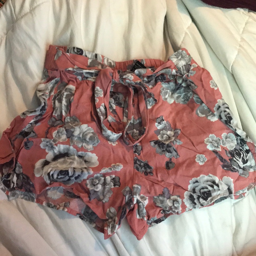 flowy pink floral shorts